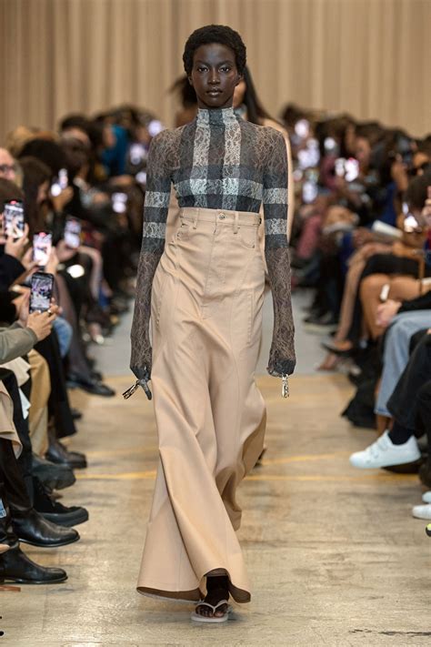 burberry ready to wear 2023|Burberry runway collection.